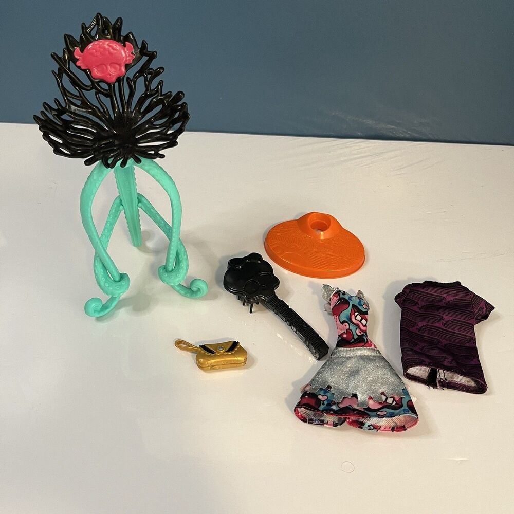 Monster High Sm Mixed Lot of 6 Clothes & Accessories Cleo De Nile Purse & More